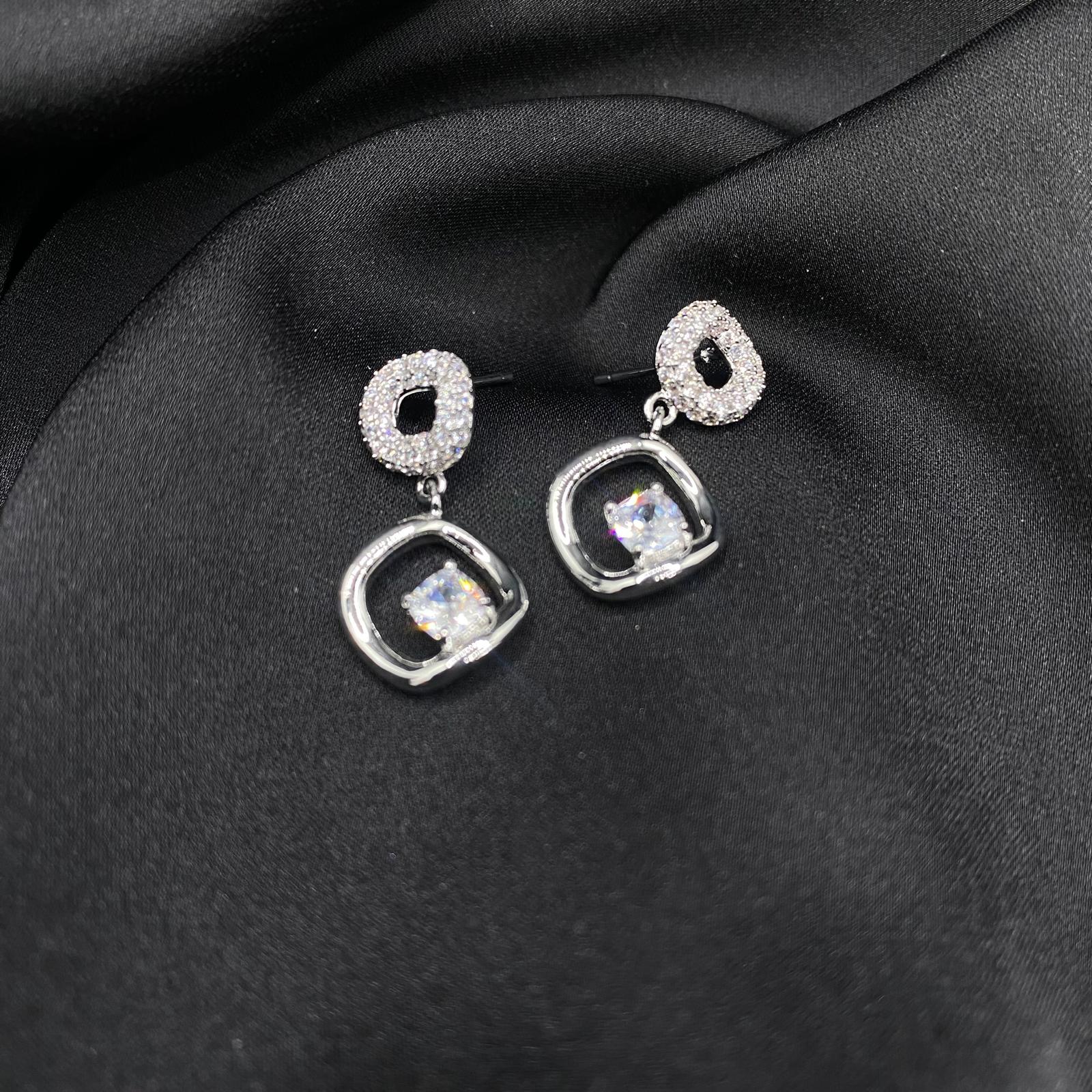 Vanta Silver Minimal Taşlı Küpe