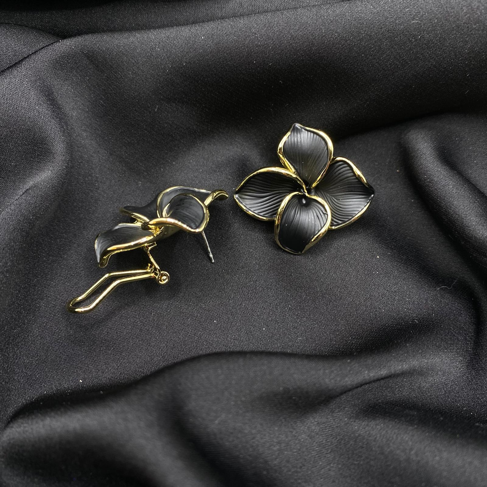 Vanta Black Küpe